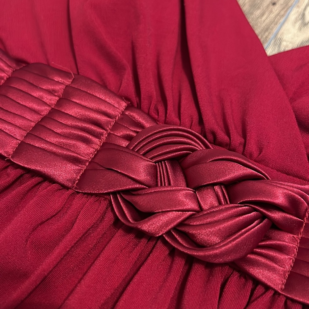 🇨🇦 Red Dress - Picture 2 of 2